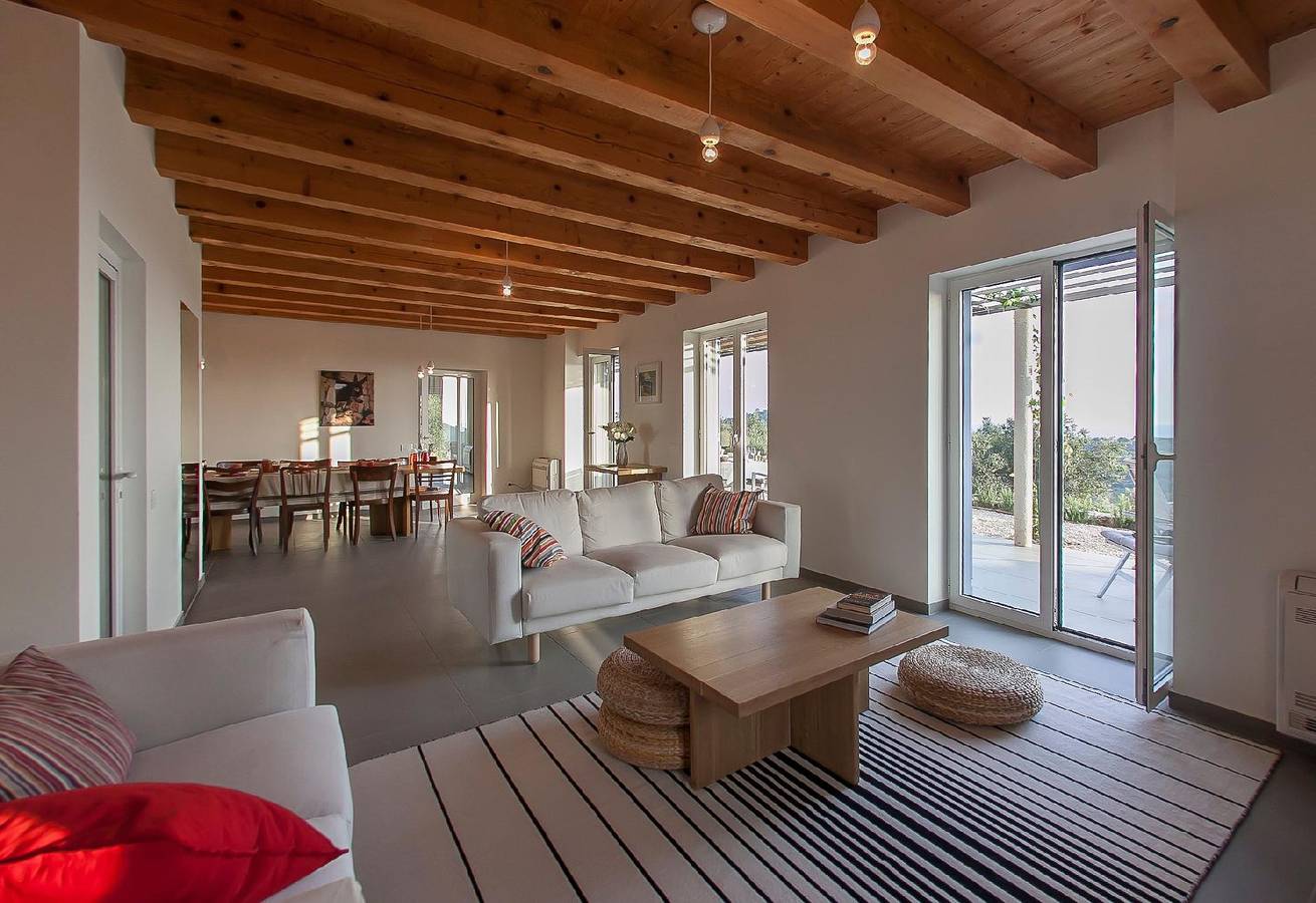 Ferienvilla mit Infinity-Pool, in der Privatsphäre eines wundervollen Gartens mit vielen Oliven- und Obstbäumen gelegen in Grad Dubrovnik, Dubrovnik-Neretva