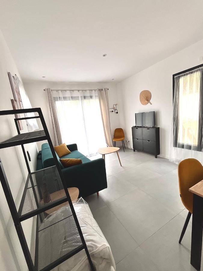 Ecolodge37 Chambre indépendante Sdb, Wc et parking in Chambray-lès-Tours, Région de Tours