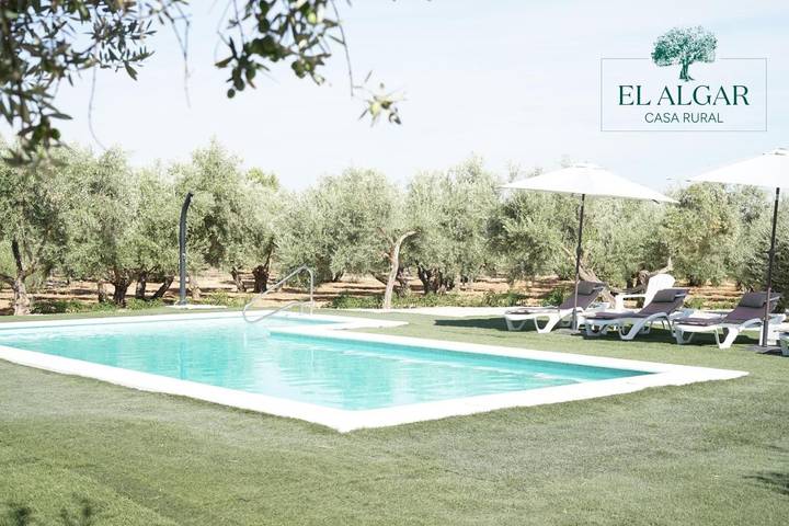 Apartamento para 9 personas, con vistas y terraza además de piscina y jardín, Se admiten mascotas en La Carlota