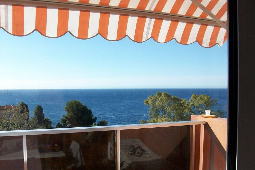 Entire apartment, Sea View Apartment: Montecarlo Monaco Costa Azzurra Nice Cannes in Roquebrune-Cap-Martin, Nice region