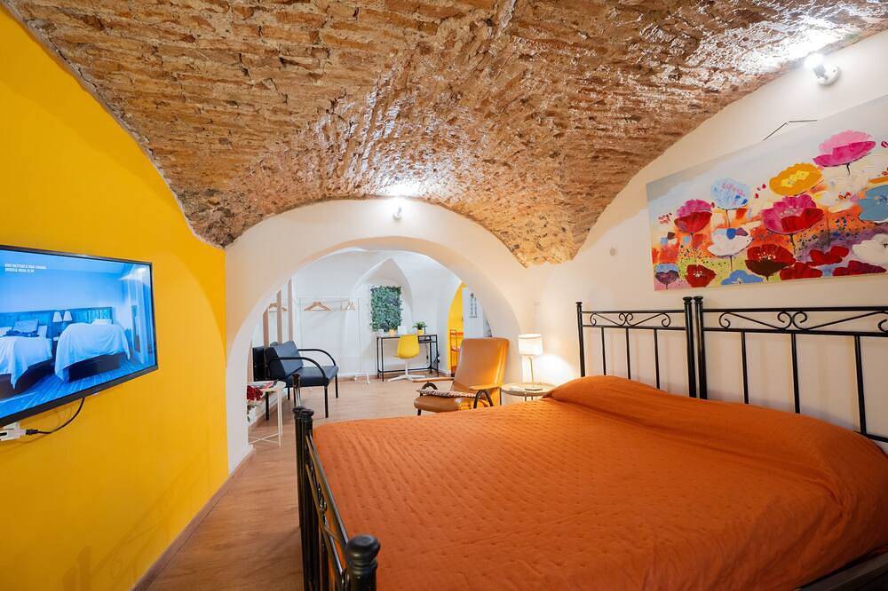 Vacation Home Full Center, Restaurants Pizzerias Supermarkets Airport Trains Metro in Catania, Catania Province