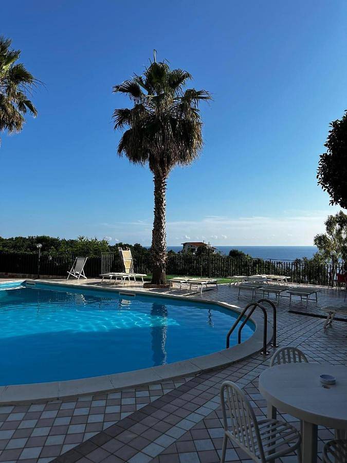 Appartamento per 5 persone, con Balcone e Terrazza nonché Piscina e Panorama a Belvedere Marittimo