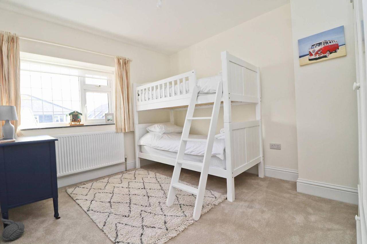 Walk To The Beach, spacious cottage with sea views in Harlyn, Cornwall