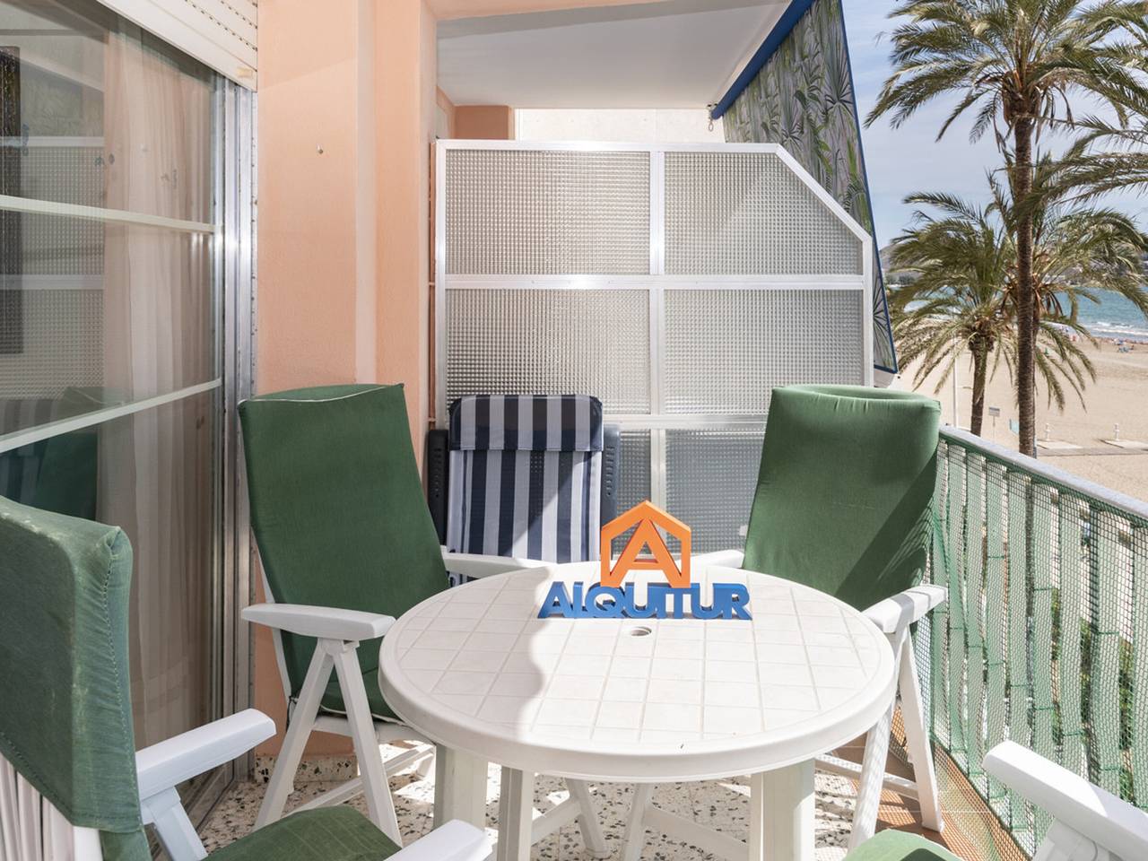 Apartamento entero, Apartamento en la playa con terraza y parking, ideal para 4 personas in Cullera, Costa de Valencia