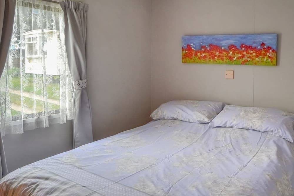 Norfolk Poppy Caravan - Sleeps 4 with Free Wifi and Sky Tv. in Broomholm, Norfolk Coast