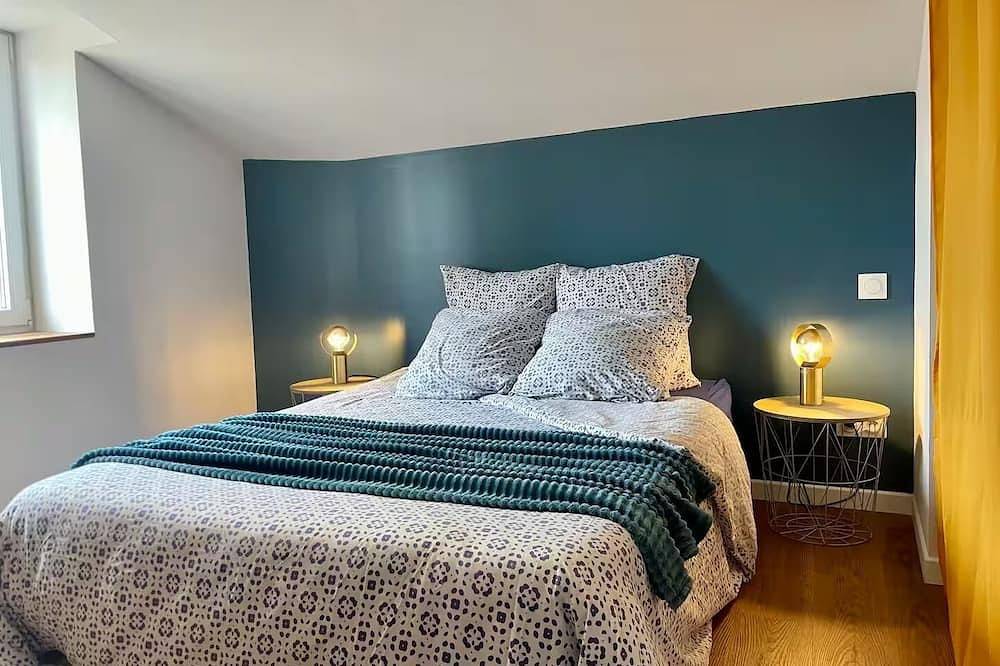 Apartamento entero, Duplex 1-6 persons - downtown Poitiers - Quiet - Terrace - Streaming in Poitiers, Vienne