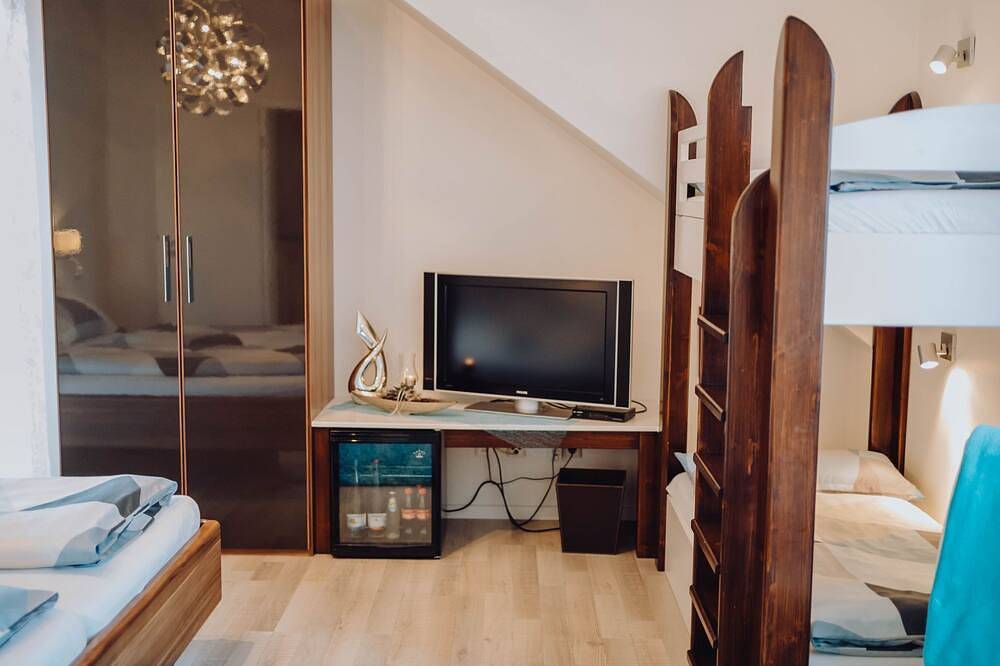 Ganze Wohnung, Familienzimmer Nr 1 - mit 2 Kindern in Rheinhausen, Südschwarzwald
