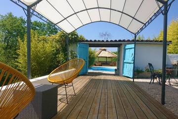 Gîte pour 6 personnes, avec terrasse ainsi que piscine et jardin à Vic-Fezensac