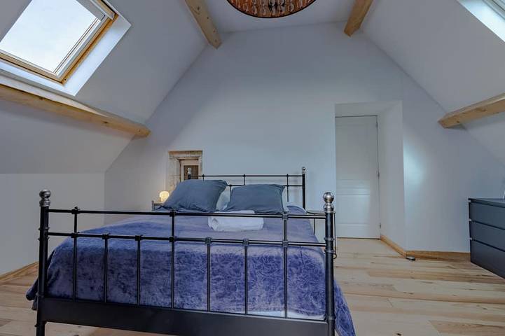 Location de vacances pour 8 personnes, avec jardin et piscine ainsi que jacuzzi et terrasse, animaux acceptés à Jayac - 2