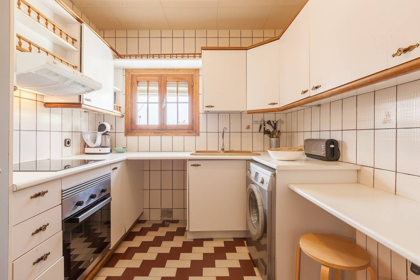 Apartamento entero, Apartamento vacacional "Sant Pere" con terraza privada, balcón y Wi-Fi in Mataró, Costa del Maresme
