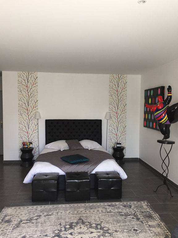 De la Suite dans les Oliviers - Suite Art Gallery in Gallargues-le-Montueux, Côte méditerranéenne (France)