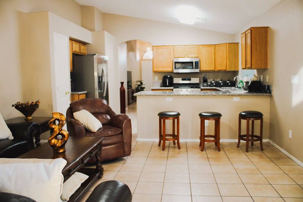 Sparkling Home Book Now! Minutes from Ap & Lv Strip! in Paradise, Nevada