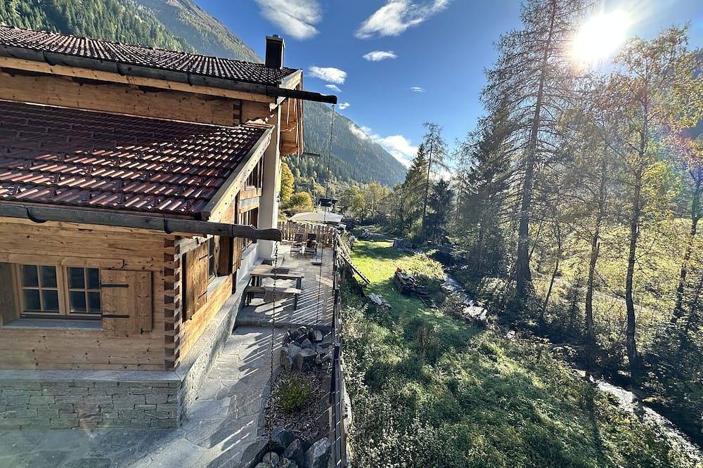 Chalet am Bachl 2 mit Terrasse und Garten in Hohe Tauern, Bezirk Spittal an der Drau