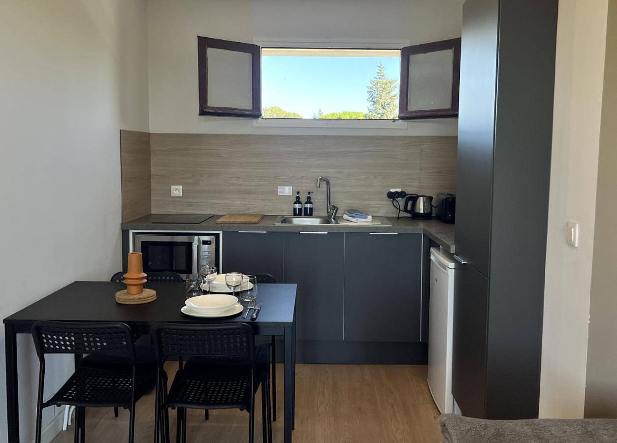 Appartement entier, One-Bedroom Apartment in Aix-en-Provence, Côte méditerranéenne (France)