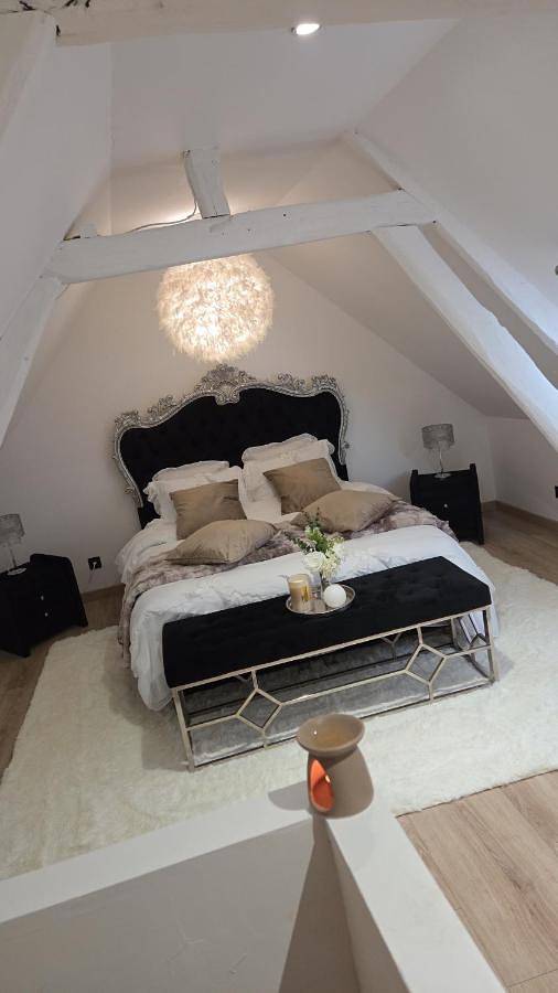 One-Bedroom House in Cuvilly, Oise