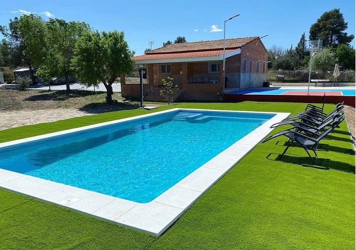 Casa rural para 14 personas, con Balcón y Terraza además de Jacuzzi y Jardín en Uclés