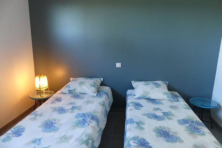 Gîte pour 4 personnes, avec terrasse et jardin dans Plage de la Madrague (Giens) - 3