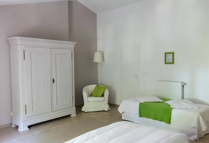 Maison d’hôte pour 3 personnes, avec jardin ainsi que vue et piscine, adapté aux familles à Colonzelle - 2