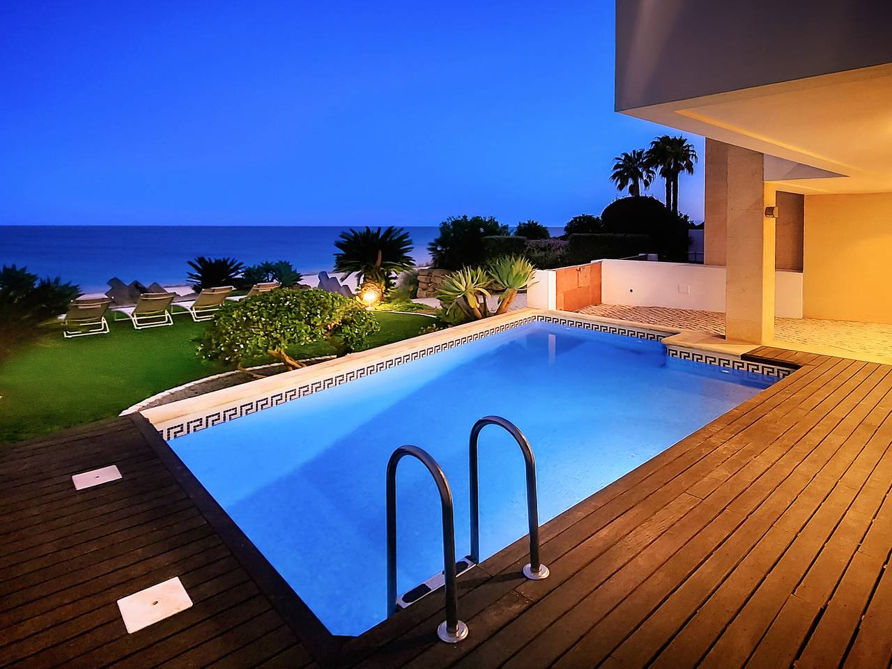 Villa for 10 Guests in Luz, Faro District