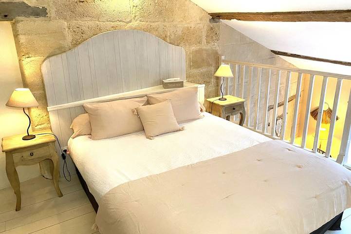 Location de vacances pour 3 personnes, avec terrasse ainsi que piscine et jardin à Civrac-de-Blaye - 2