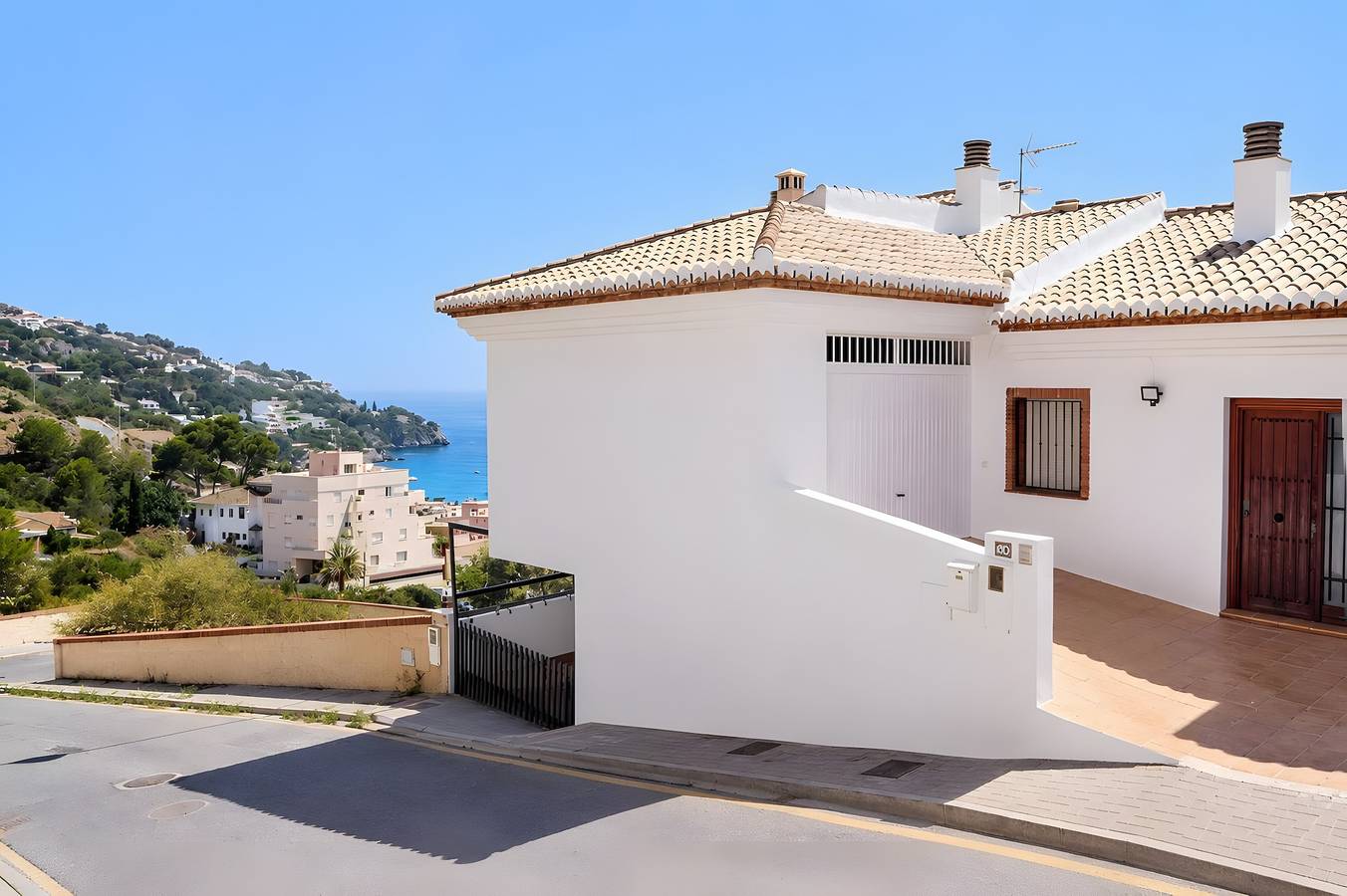 Casa vacacional 'Cocon' con vistas al mar, Wi-Fi y aire acondicionado in La Herradura, Almuñecar