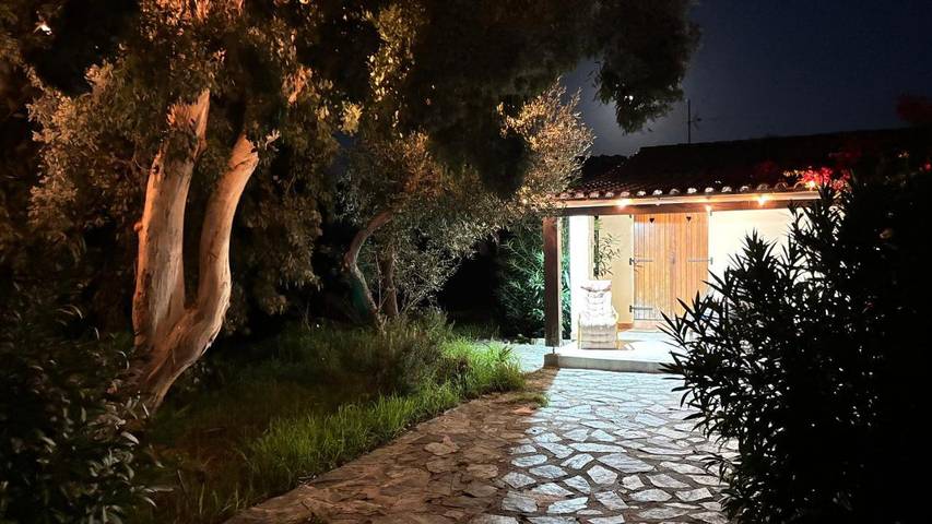 Location de vacances pour 4 personnes, avec vue et jardin dans Plage d'Agosta - 2