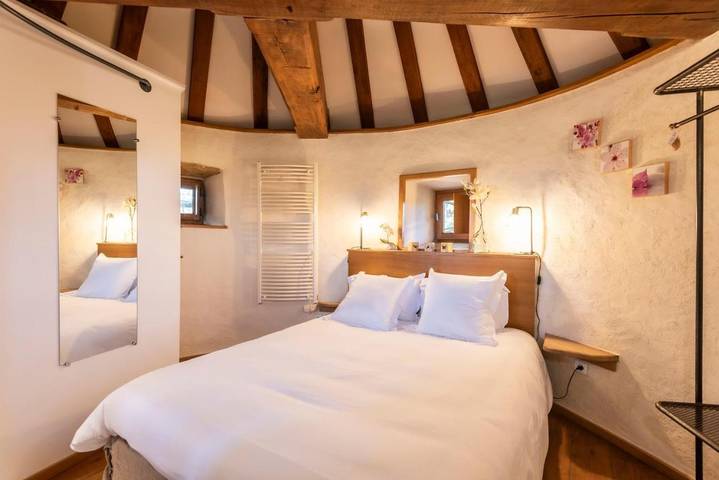 Location de vacances pour 2 personnes, avec vue ainsi que vue sur le lac et terrasse en Bourgogne