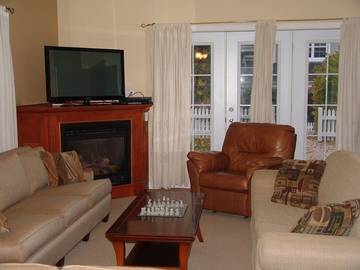 Gîte pour 6 personnes, avec jardin ainsi que jacuzzi et piscine à Bromont