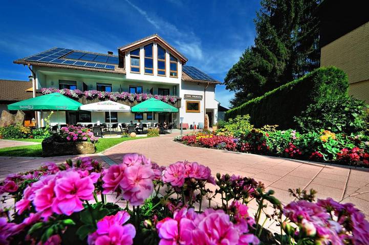 Hotel für 4 Personen, mit Balkon und Terrasse sowie Whirlpool und Garten
