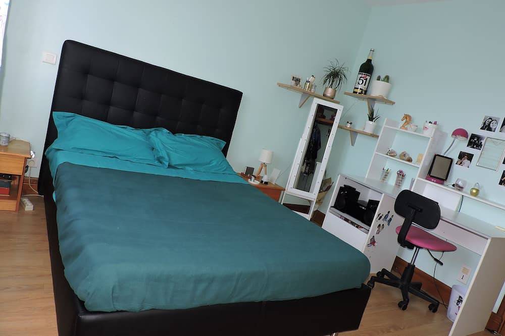 3 bedroom country house, swimming pool with fenced park in Lunan, Massif Central