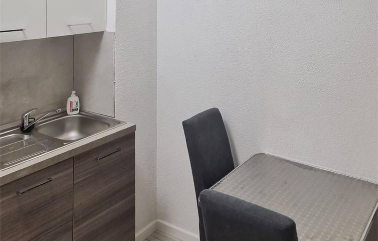 Ferienwohnung für 2 Personen, mit Terrasse in Funtana - 2