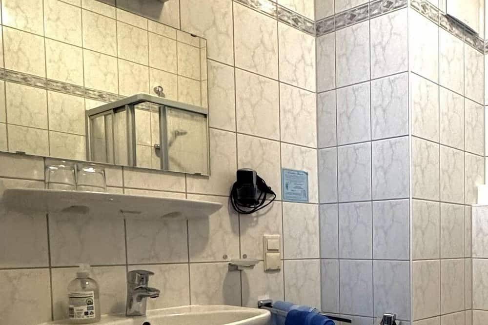 Ganze Wohnung, Ferienwohnung 1.Stock mit Ost- und Südbalkon (58qm) in Neustadt a.d.Donau, Altmühltal