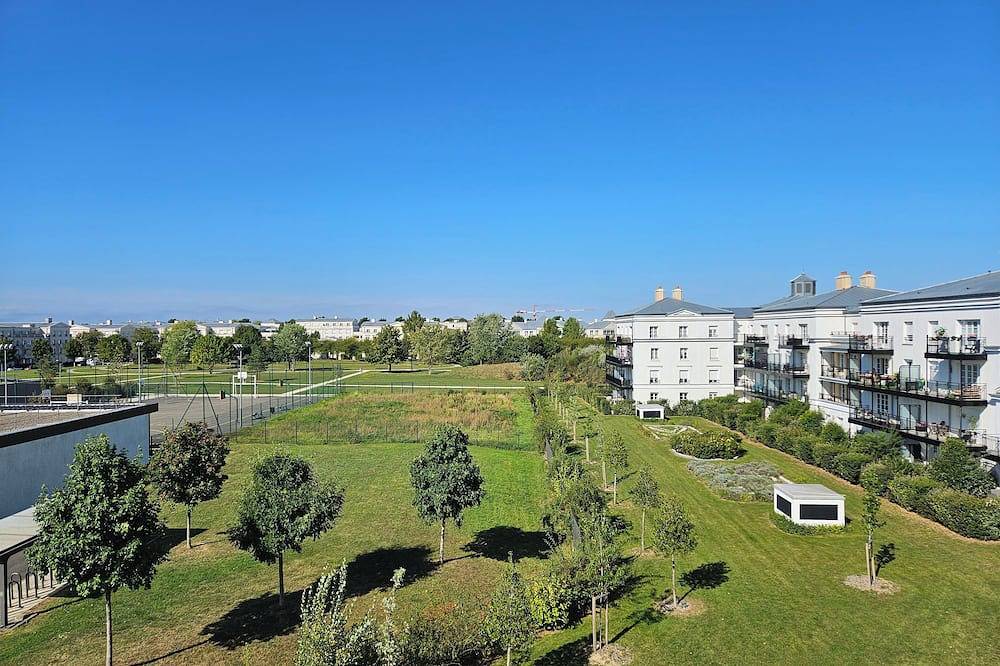 Ganze Wohnung, 1km from Disney and Vallée Village - Apt 2 bedrooms with balcony in Serris, Seine-et-Marne