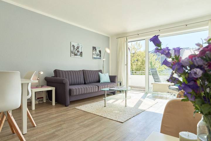 Ganze Wohnung, Gemütliches 50 m²-Ferienapartment für 4 Personen und Hund, mit Balkon und Parkplätzen in Neustadt in Holstein, Ostholstein