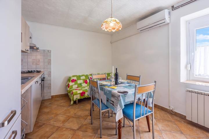 Apartamento inteiro, Rural Apt Lea for 2 /w Terrace in Koper, Istria Eslovena