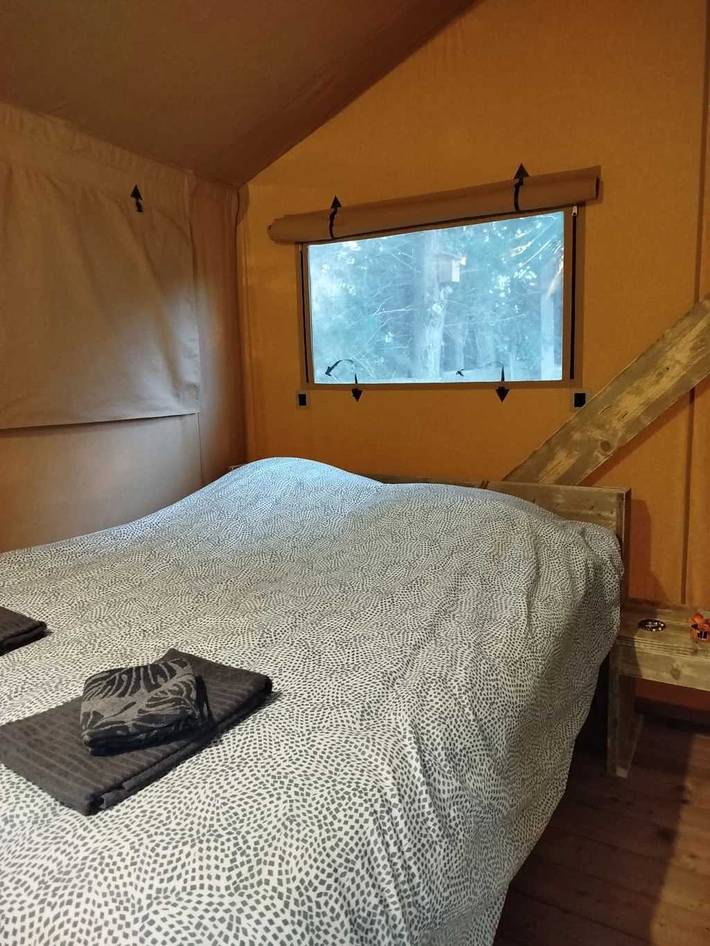 Tente pour 5 personnes, avec jacuzzi, animaux acceptés dans les Bouches-du-Rhône