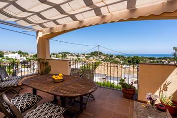 Ferienhaus für 6 Personen, mit Kinderpool und Pool sowie Terrasse in Dénia