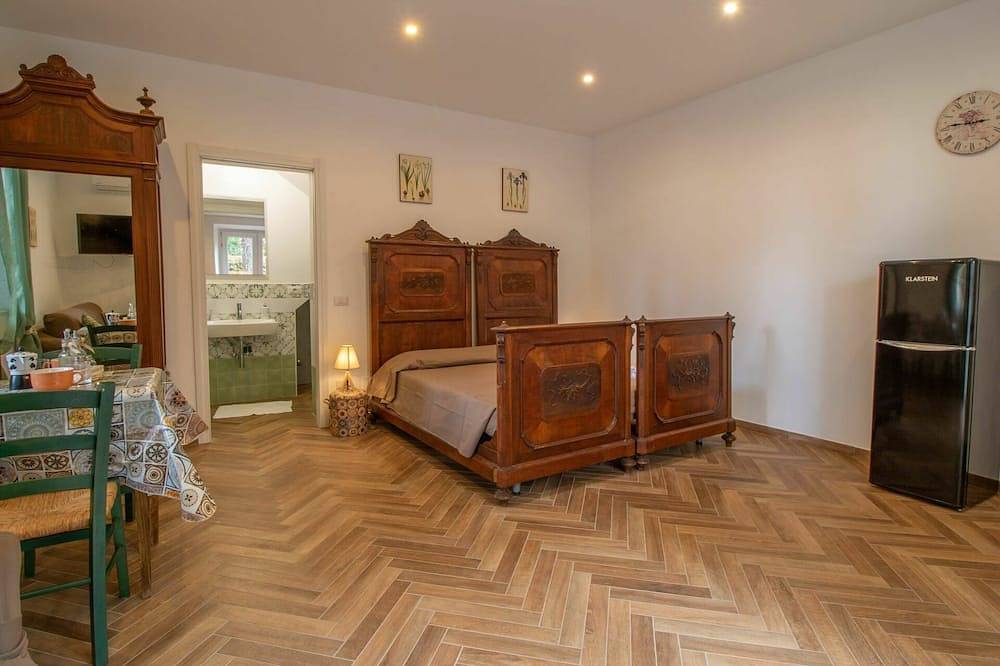 Entire apartment, Nice apartment for 2 people with A/C, Tv and pets allowed in Bolsena, Lake Bolsena