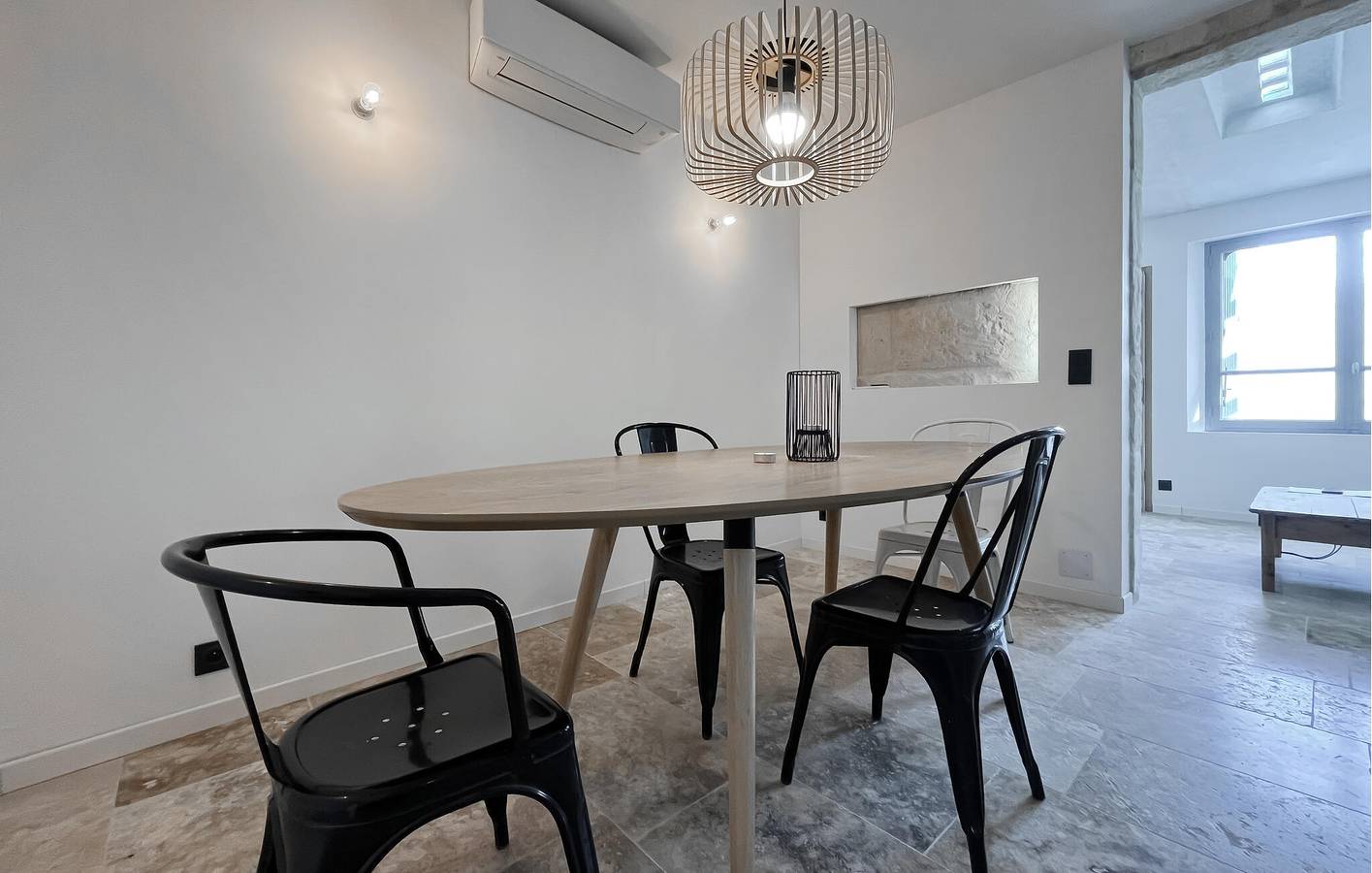 Encantador apartamento de 2 dormitorios con jacuzzi, wifi y aparcamiento en Beaucaire in Beaucaire, Region de Nimes
