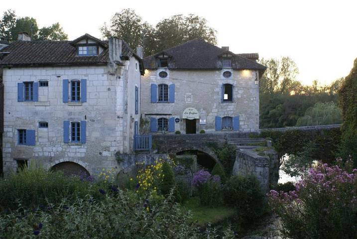 Hôtel pour 3 personnes, avec vue ainsi que jardin et piscine, animaux acceptés à Bourdeilles - 3