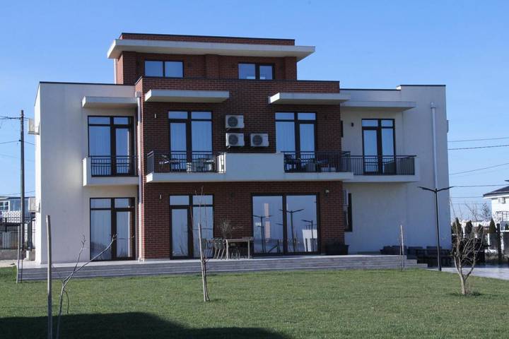 Maison d’hôte pour 2 personnes, avec Balcon et Terrasse ainsi que Jardin et Vue dans Constanța