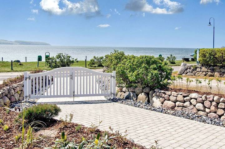 Ferienhaus für 6 Personen, mit Terrasse und Garten sowie Sauna, mit Haustier in Middelhagen