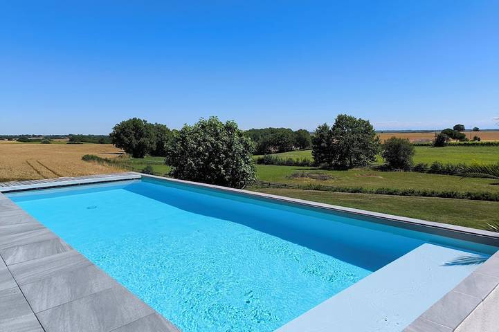 Villa pour 8 personnes, avec terrasse ainsi que jacuzzi et jardin