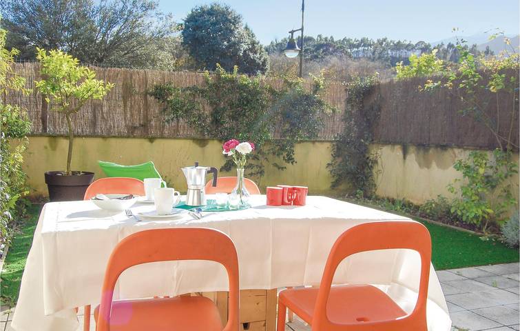Appartement de vacances entier, Appartement confortable au bord de la piscine, à 1,5 km de la plage de Puertu Chicu in Pancar (Asturias), Llanes