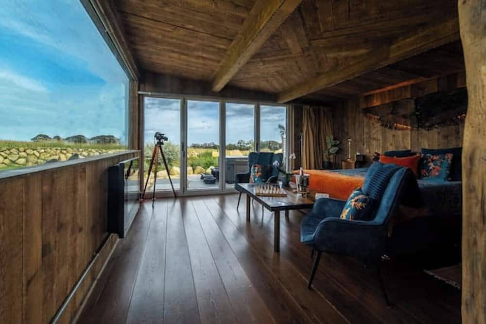 Mountain-View Cabin with Hot Tub in County Down
