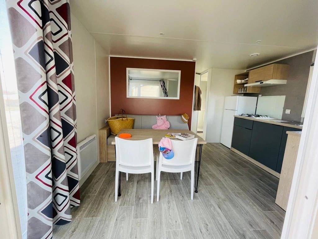 Zecamping 3 étoiles pataugeoire piscine dog friendly mobil-home Tv in Guérande, Côte d'Amour