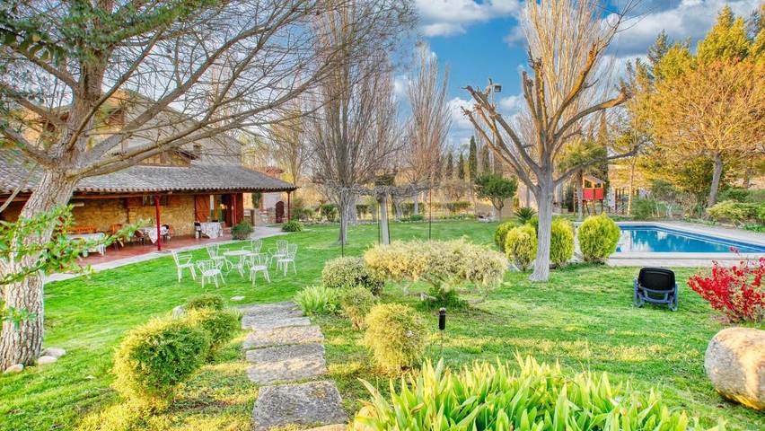 Casa rural para 12 personas, con Balcón y Terraza además de Jardín y Piscina en Provincia de Lleida - 3