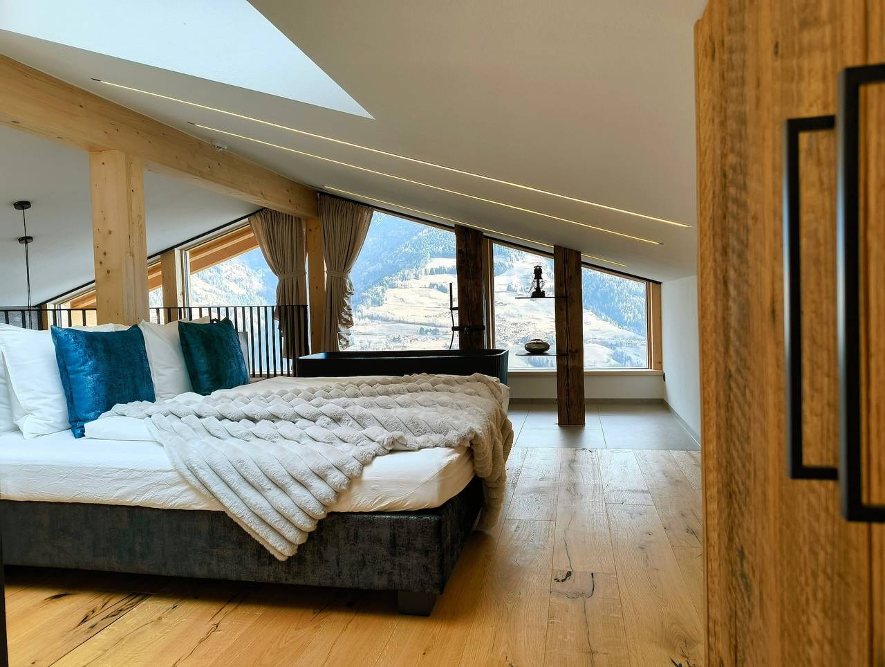 Chalet Bucher mit Whirlpool, Sauna und einen atemberaubenden Ausblick in Vernuer, Riffian