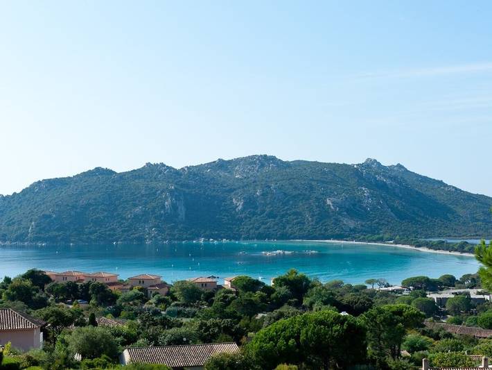 Villa für 4 Personen, mit Terrasse und Garten in Santa Giulia