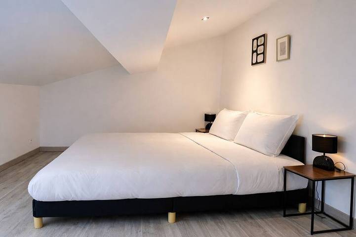 Apartamento entero, The Green Loft - Air-Conditioned - Nestled in Downtown Bergerac in Bergerac, Périgord Pourpre